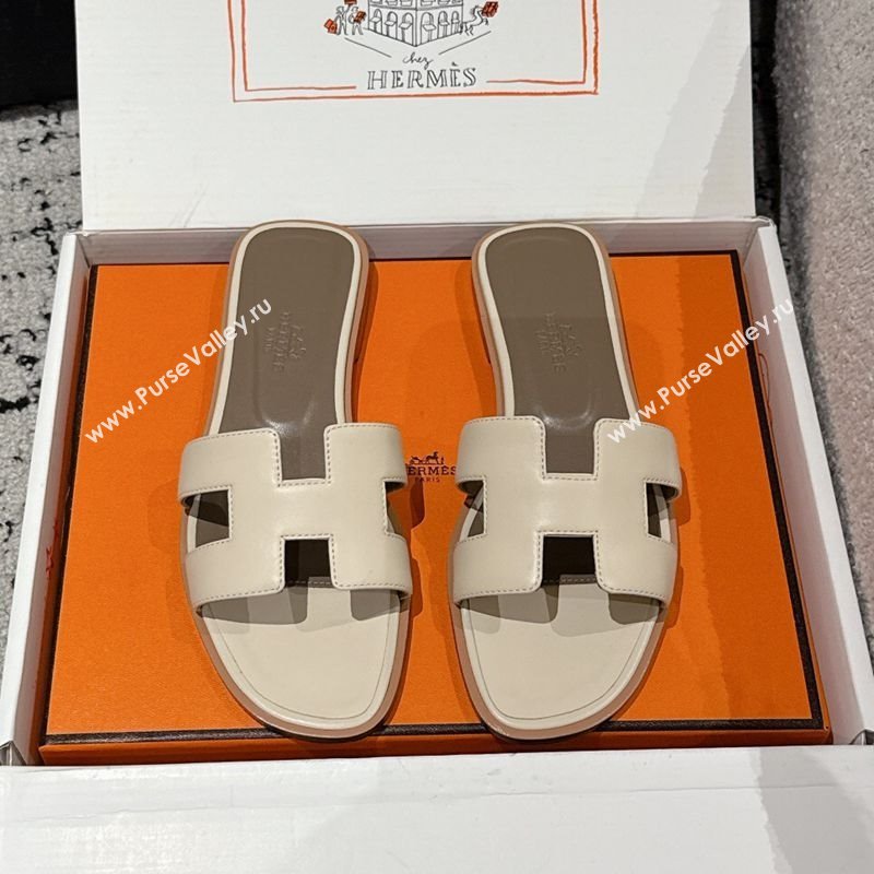 Hermes Classic Oran Flat Slides Sandal in Shiny Calfskin Beige 08 2025 0606 (MD-250606129)