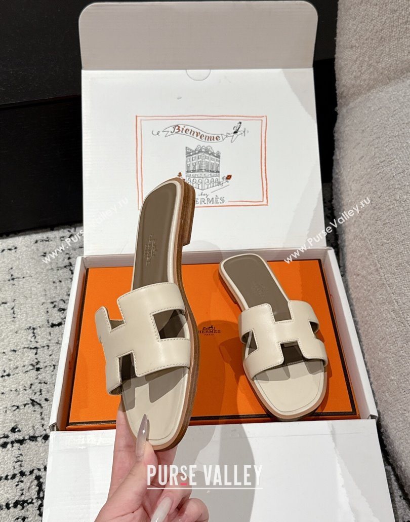 Hermes Classic Oran Flat Slides Sandal in Shiny Calfskin Beige 08 2025 0606 (MD-250606129)