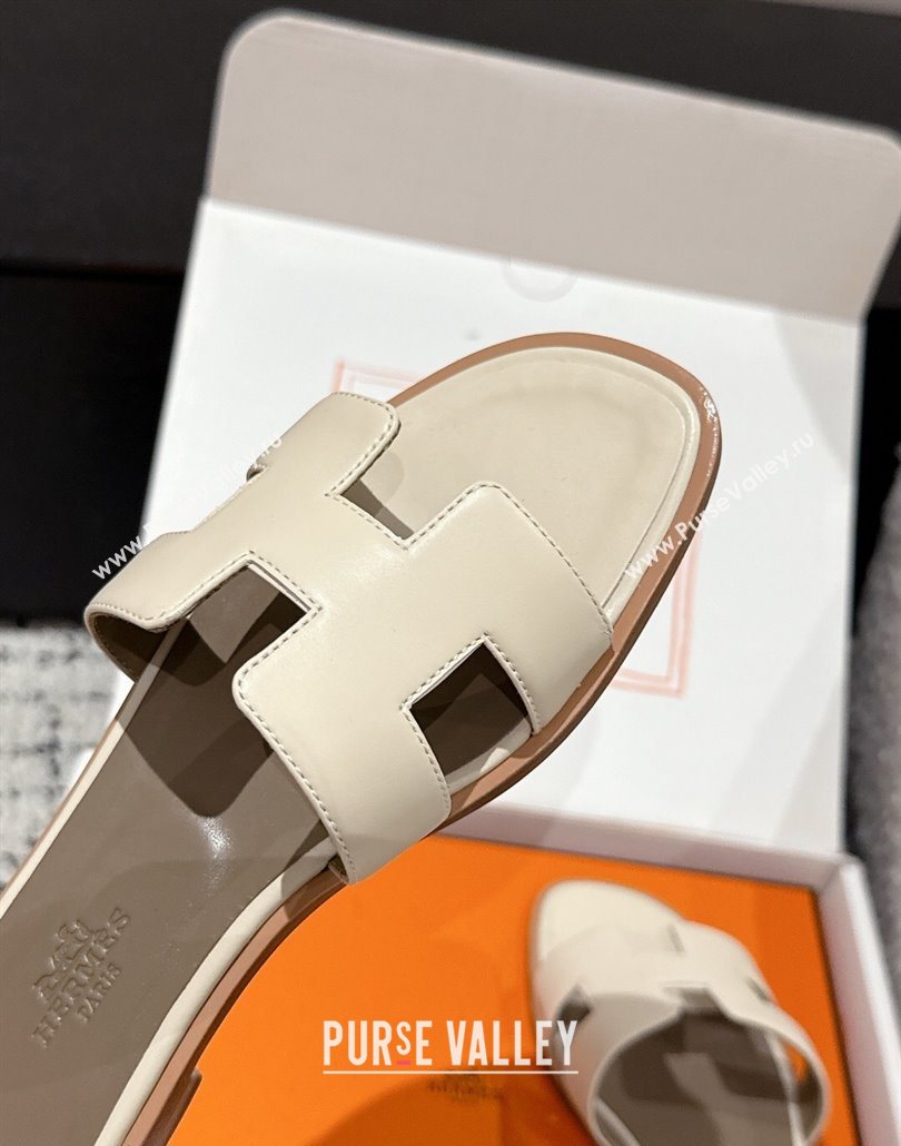 Hermes Classic Oran Flat Slides Sandal in Shiny Calfskin Beige 08 2025 0606 (MD-250606129)