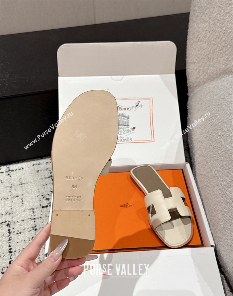 Hermes Classic Oran Flat Slides Sandal in Shiny Calfskin Beige 08 2025 0606 (MD-250606129)