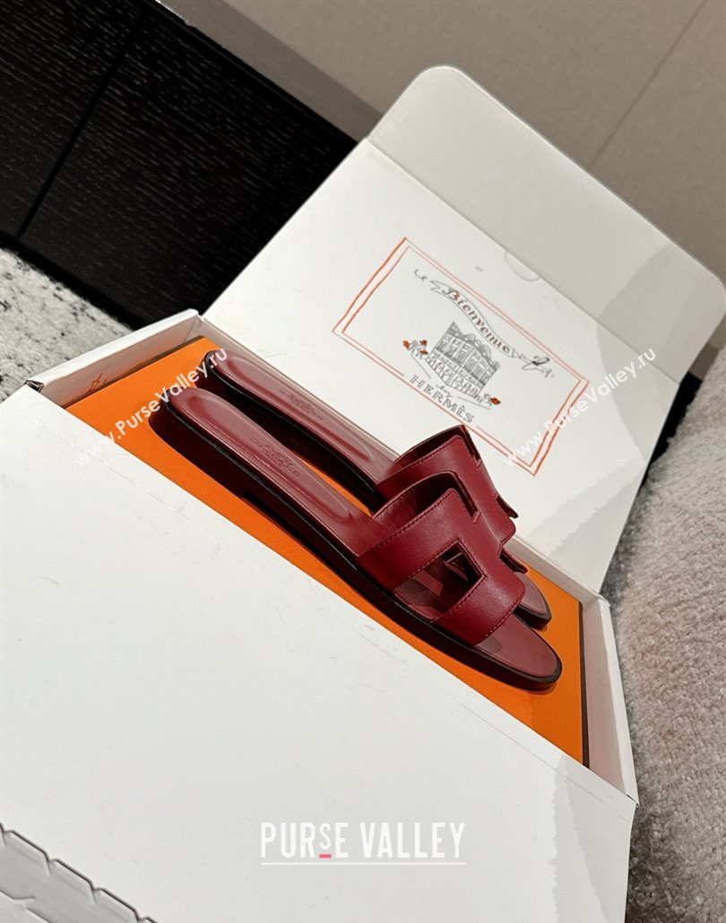 Hermes Classic Oran Flat Slides Sandal in Shiny Calfskin Burgundy 13 2025 0606 (MD-250606136)