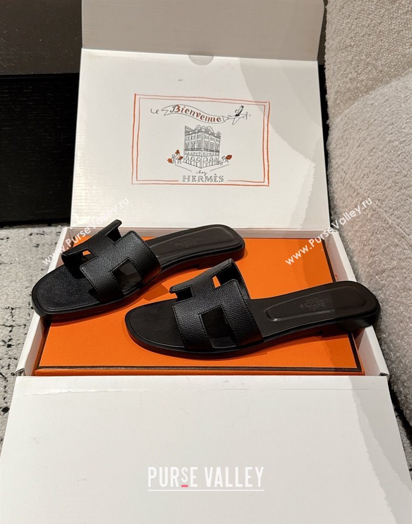 Hermes Classic Oran Flat Slides Sandal in Palm-Grained Leather Black 02 2025 0606 (MD-250606145)