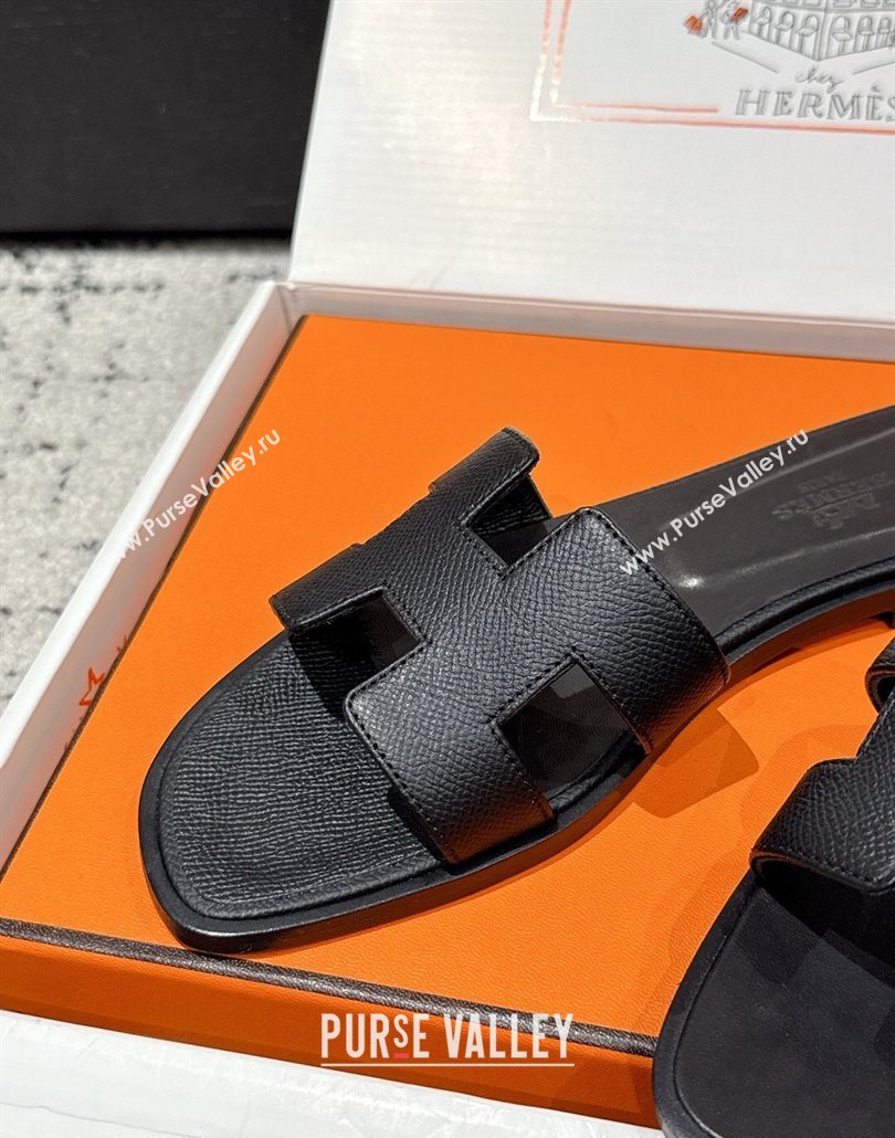 Hermes Classic Oran Flat Slides Sandal in Palm-Grained Leather Black 02 2025 0606 (MD-250606145)