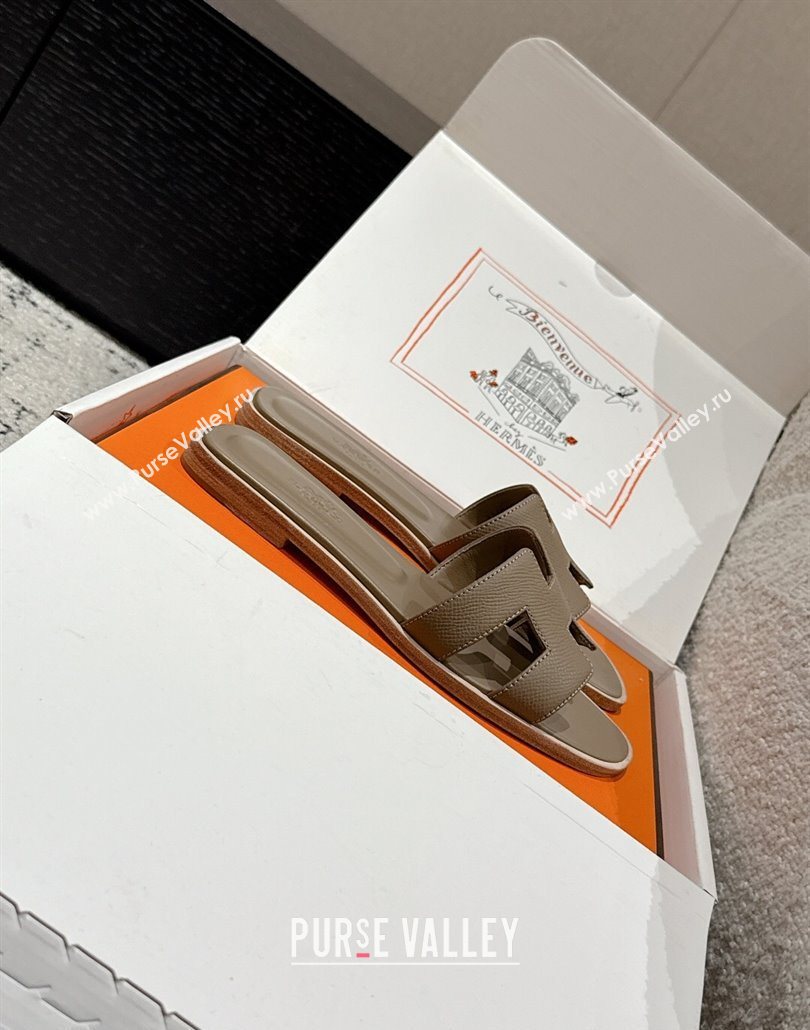 Hermes Classic Oran Flat Slides Sandal in Palm-Grained Leather Grey 03 2025 0606 (MD-250606146)