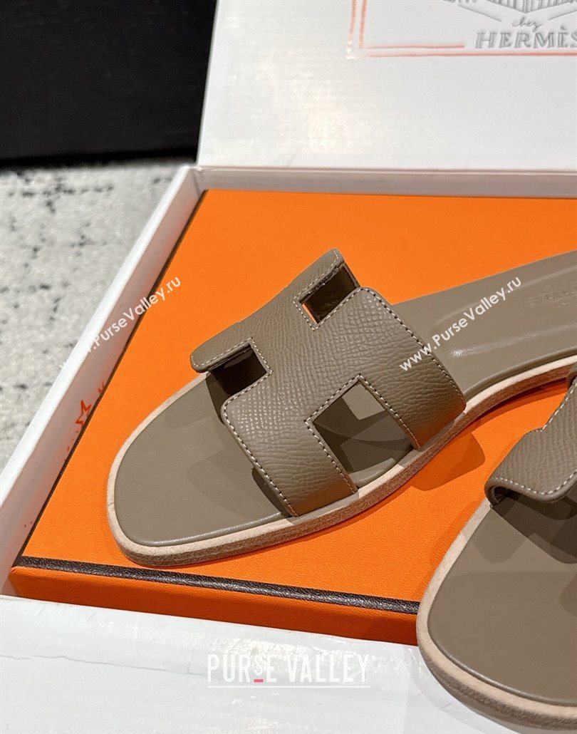 Hermes Classic Oran Flat Slides Sandal in Palm-Grained Leather Grey 03 2025 0606 (MD-250606146)