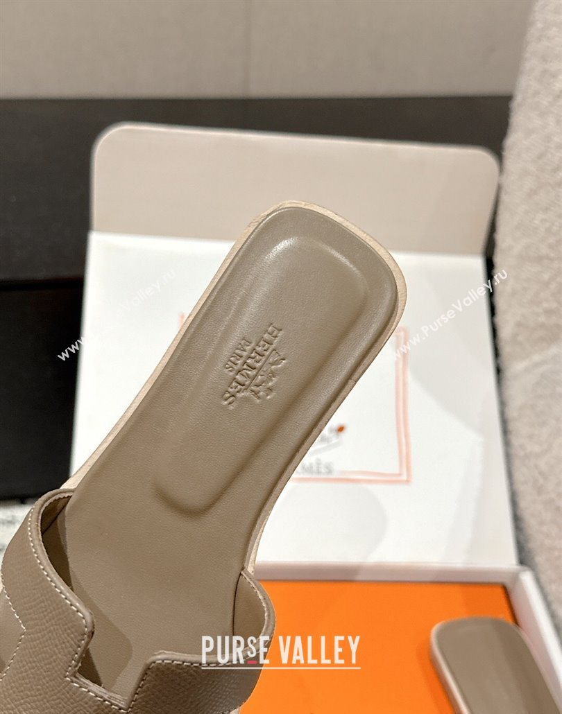 Hermes Classic Oran Flat Slides Sandal in Palm-Grained Leather Grey 03 2025 0606 (MD-250606146)