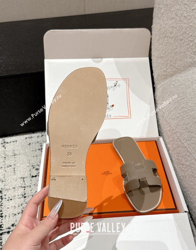 Hermes Classic Oran Flat Slides Sandal in Palm-Grained Leather Grey 03 2025 0606 (MD-250606146)