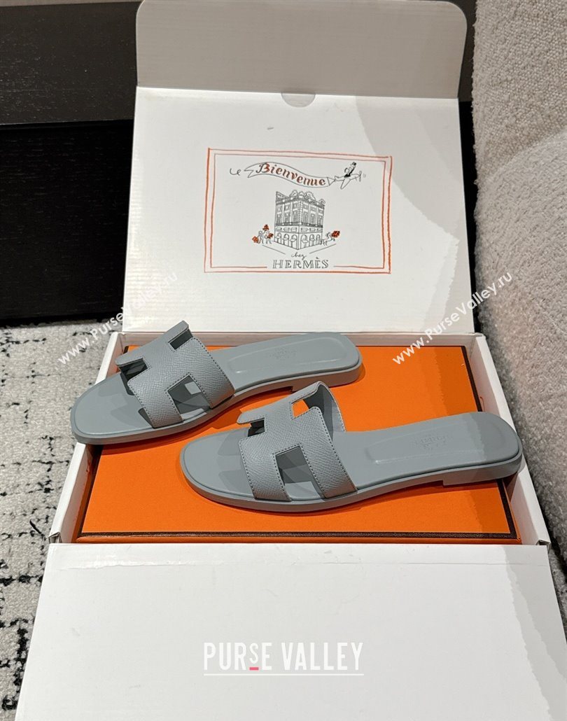 Hermes Classic Oran Flat Slides Sandal in Palm-Grained Leather Grey 04 2025 0606 (MD-250606147)