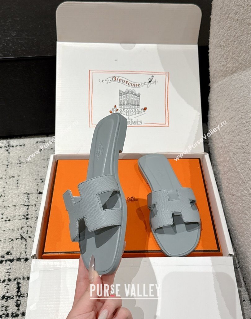 Hermes Classic Oran Flat Slides Sandal in Palm-Grained Leather Grey 04 2025 0606 (MD-250606147)