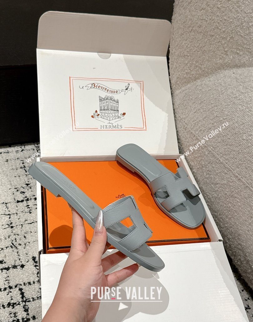 Hermes Classic Oran Flat Slides Sandal in Palm-Grained Leather Grey 04 2025 0606 (MD-250606147)