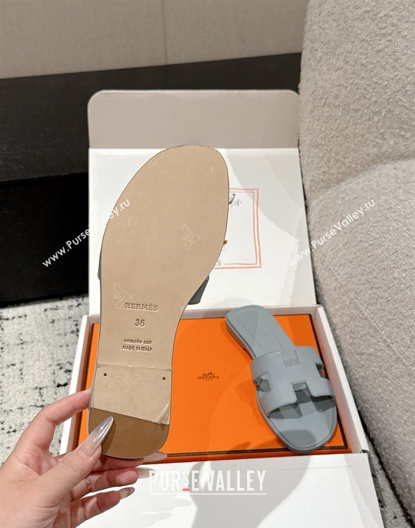 Hermes Classic Oran Flat Slides Sandal in Palm-Grained Leather Grey 04 2025 0606 (MD-250606147)
