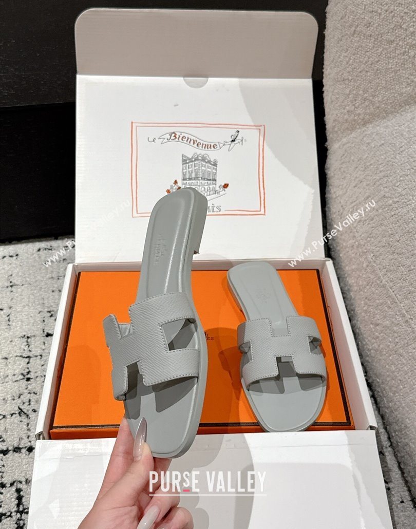 Hermes Classic Oran Flat Slides Sandal in Palm-Grained Leather Grey 05 2025 0606 (MD-250606148)