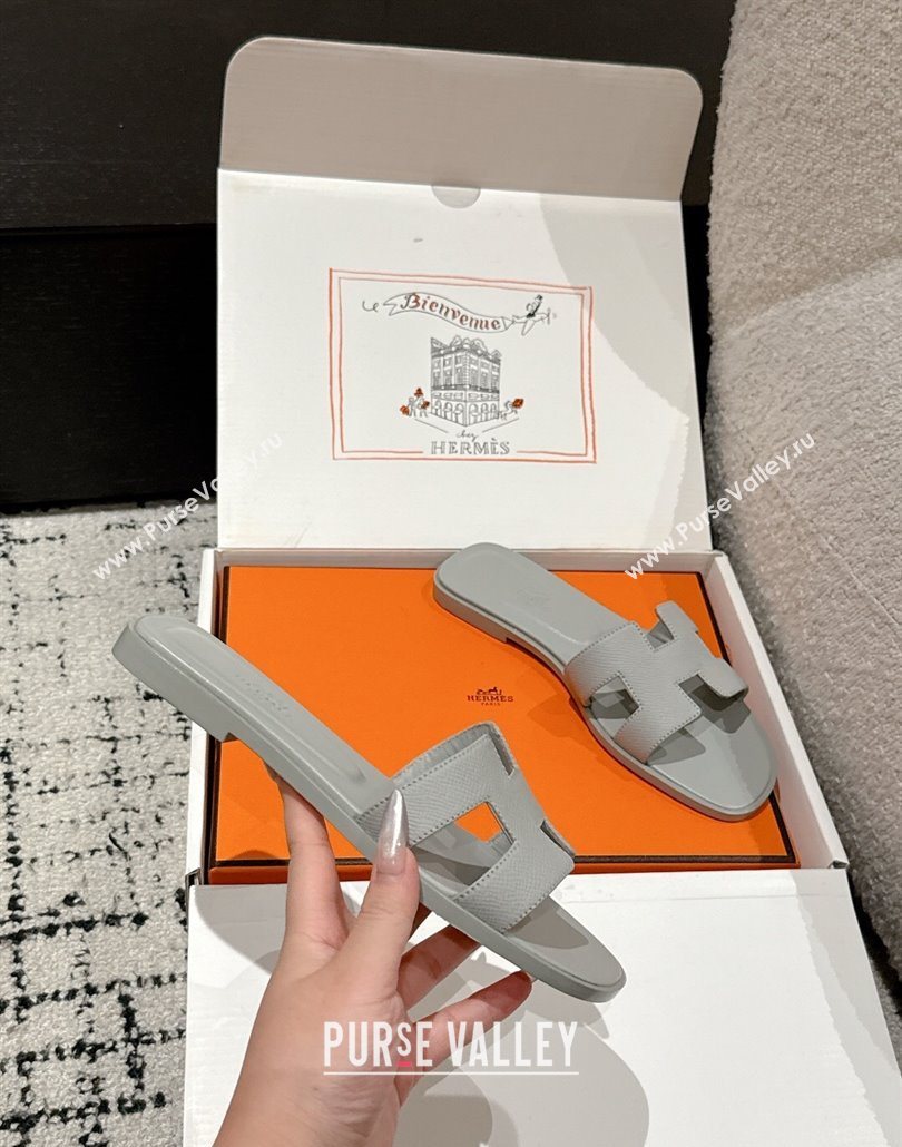 Hermes Classic Oran Flat Slides Sandal in Palm-Grained Leather Grey 05 2025 0606 (MD-250606148)