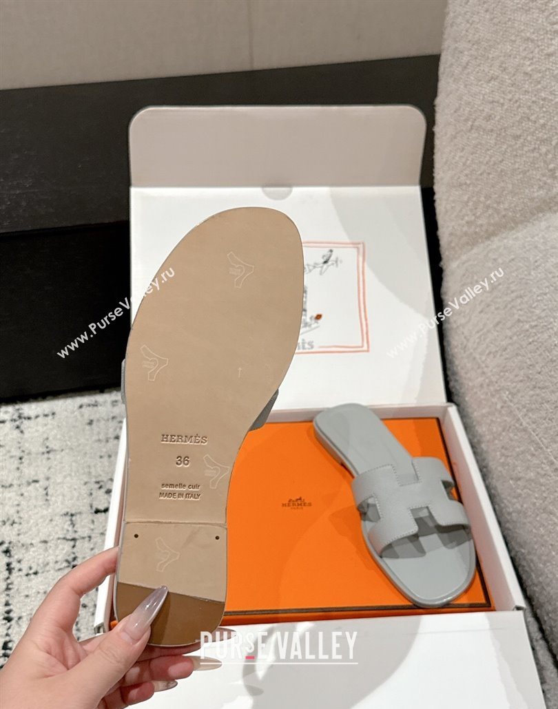 Hermes Classic Oran Flat Slides Sandal in Palm-Grained Leather Grey 05 2025 0606 (MD-250606148)