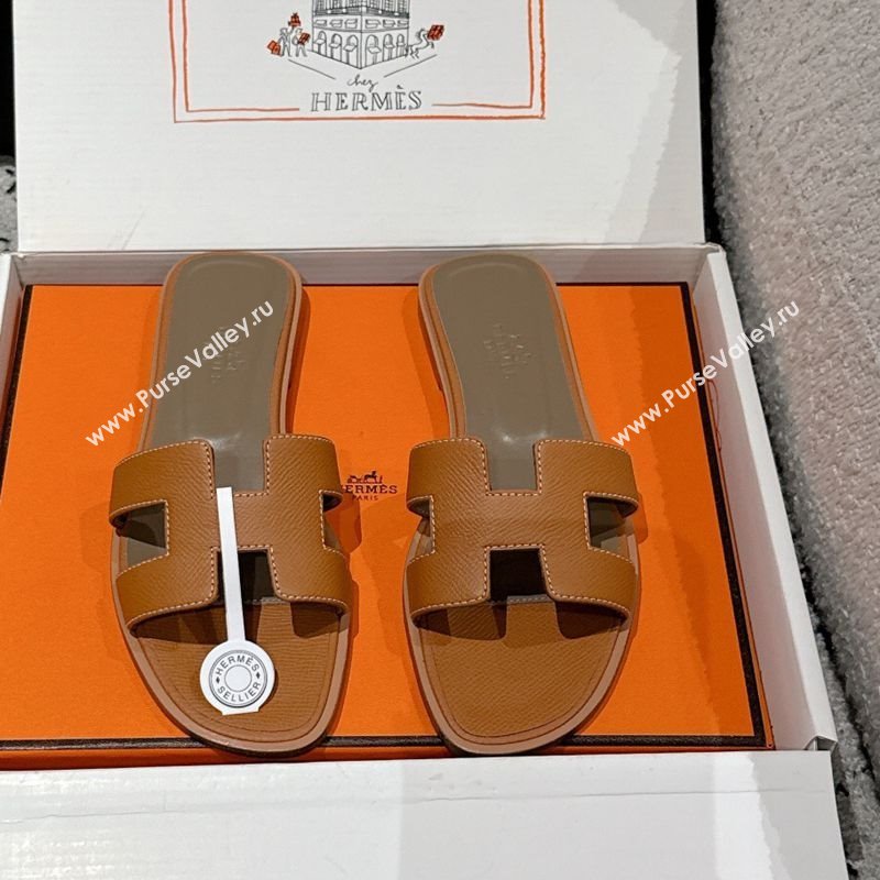 Hermes Classic Oran Flat Slides Sandal in Palm-Grained Leather Brown 06 2025 0606 (MD-250606149)