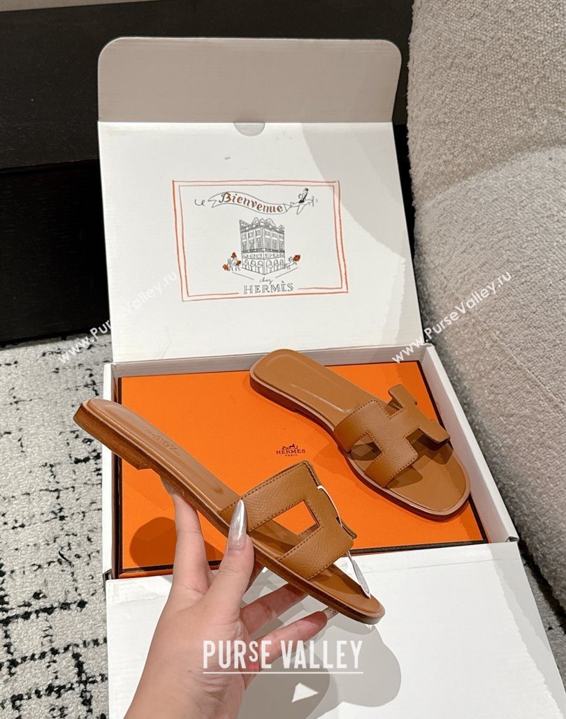Hermes Classic Oran Flat Slides Sandal in Palm-Grained Leather Brown 08 2025 0606 (MD-250606151)