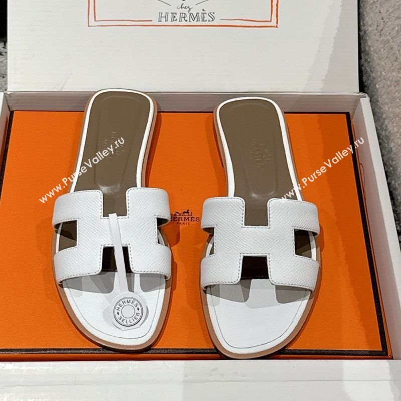 Hermes Classic Oran Flat Slides Sandal in Palm-Grained Leather White 09 2025 0606 (MD-250606152)