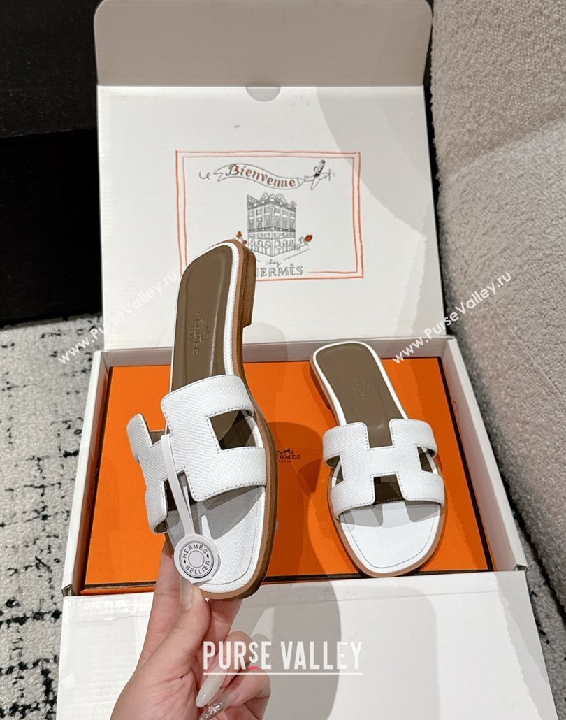 Hermes Classic Oran Flat Slides Sandal in Palm-Grained Leather White 09 2025 0606 (MD-250606152)