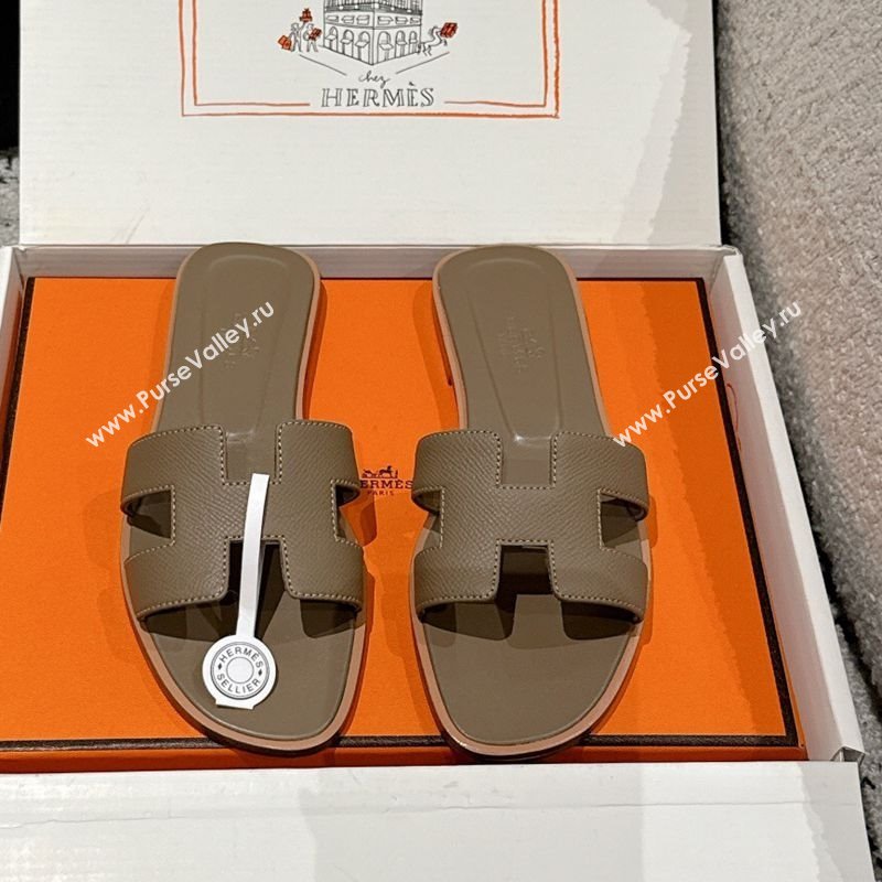 Hermes Classic Oran Flat Slides Sandal in Palm-Grained Leather Grey 10 2025 0606 (MD-250606153)