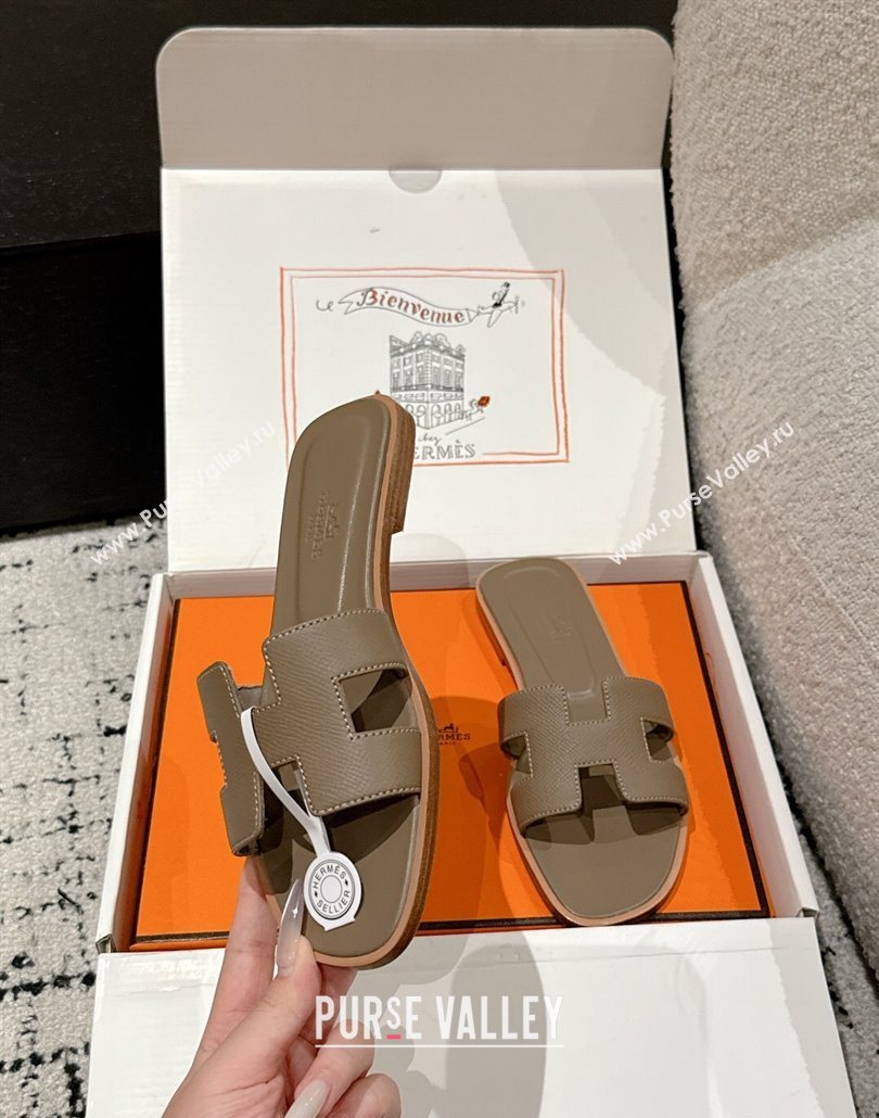 Hermes Classic Oran Flat Slides Sandal in Palm-Grained Leather Grey 10 2025 0606 (MD-250606153)