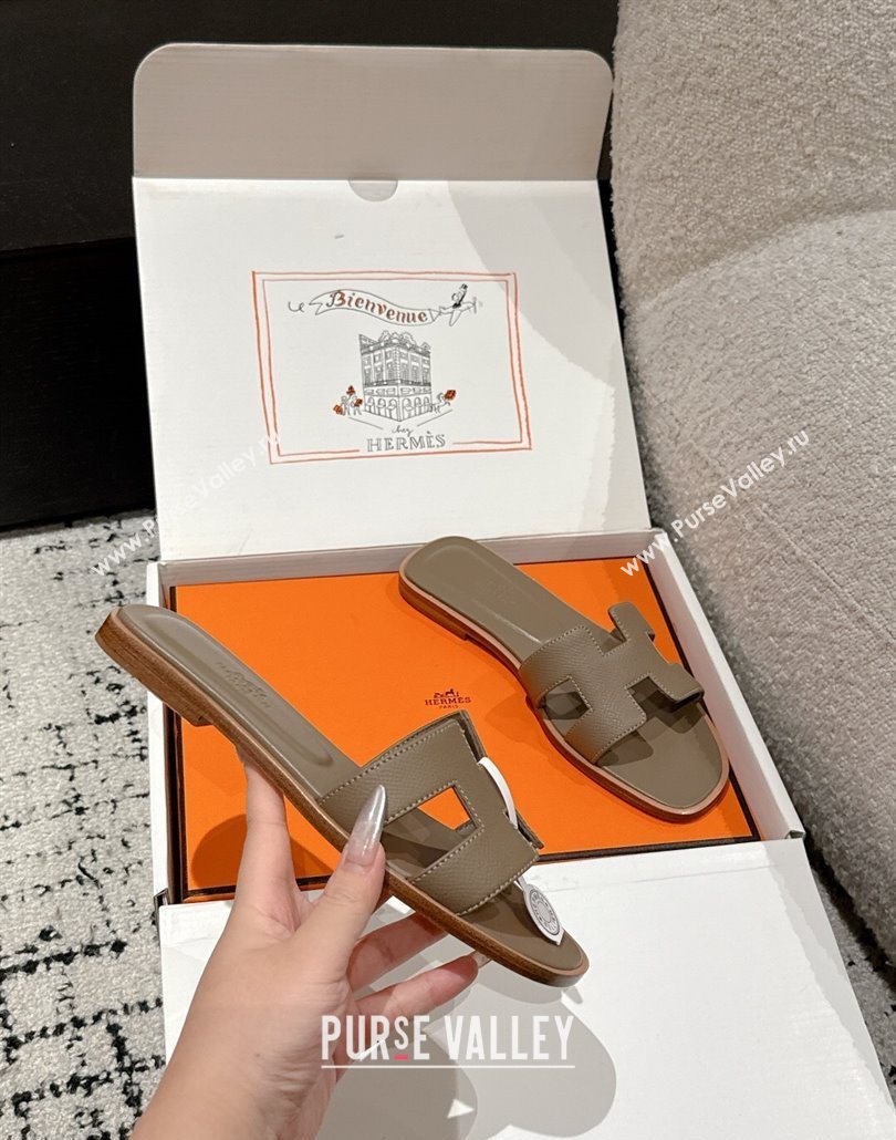 Hermes Classic Oran Flat Slides Sandal in Palm-Grained Leather Grey 10 2025 0606 (MD-250606153)