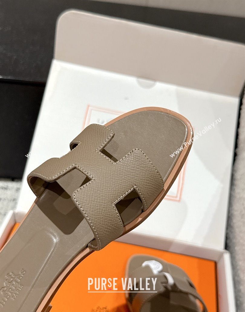 Hermes Classic Oran Flat Slides Sandal in Palm-Grained Leather Grey 10 2025 0606 (MD-250606153)