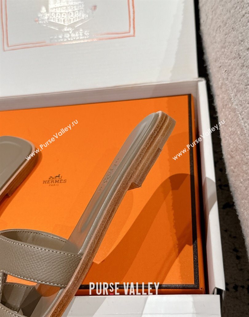 Hermes Classic Oran Flat Slides Sandal in Palm-Grained Leather Grey 10 2025 0606 (MD-250606153)