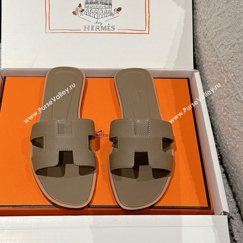 Hermes Classic Oran Flat Slides Sandal in Palm-Grained Leather Grey 11 2025 0606 (MD-250606154)