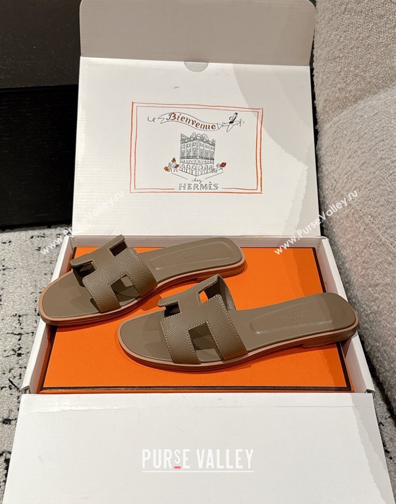 Hermes Classic Oran Flat Slides Sandal in Palm-Grained Leather Grey 11 2025 0606 (MD-250606154)