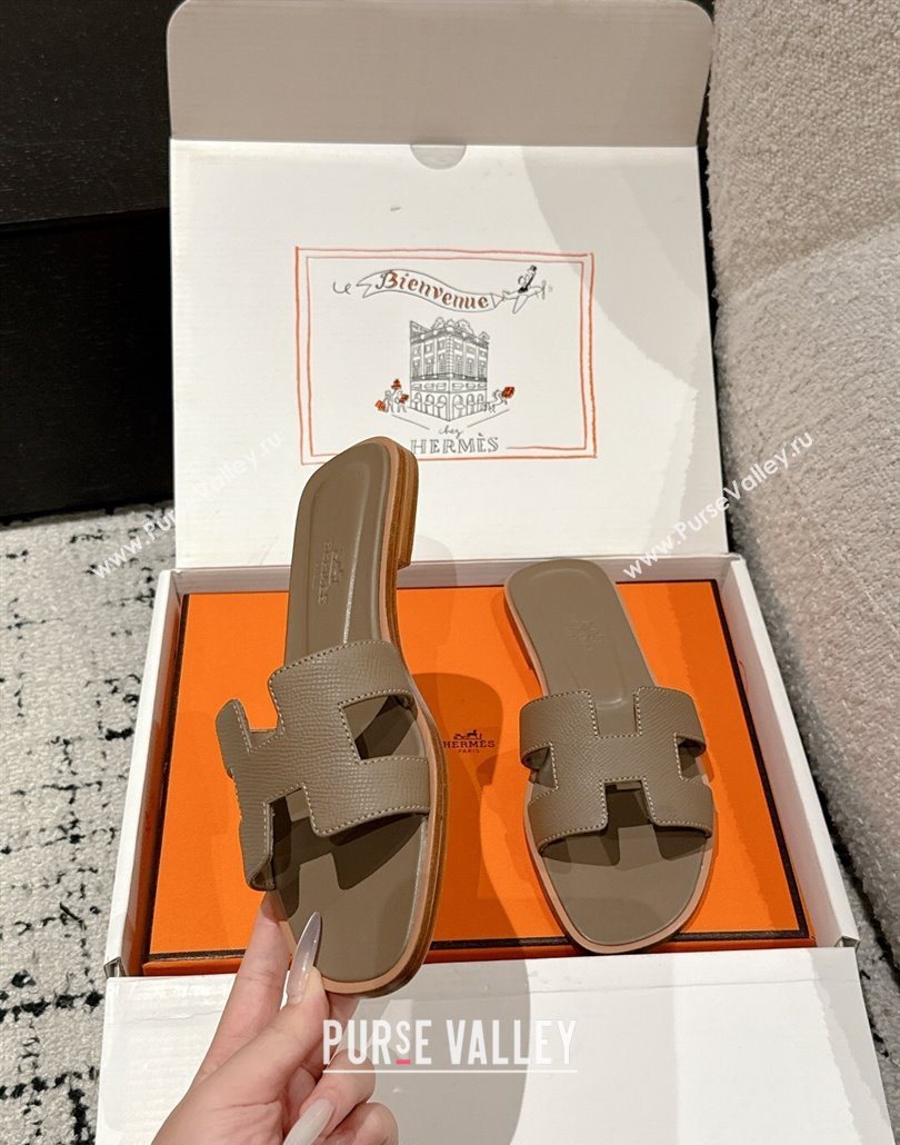 Hermes Classic Oran Flat Slides Sandal in Palm-Grained Leather Grey 11 2025 0606 (MD-250606154)