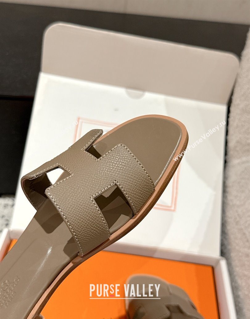 Hermes Classic Oran Flat Slides Sandal in Palm-Grained Leather Grey 11 2025 0606 (MD-250606154)