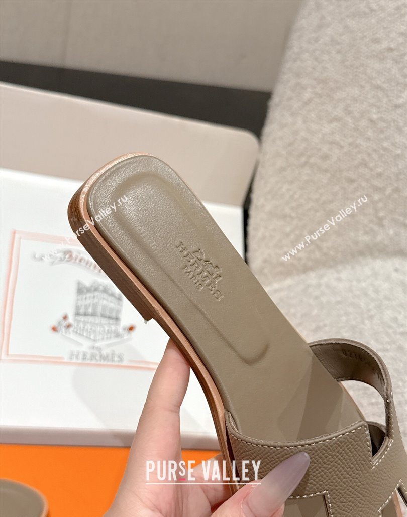 Hermes Classic Oran Flat Slides Sandal in Palm-Grained Leather Grey 11 2025 0606 (MD-250606154)