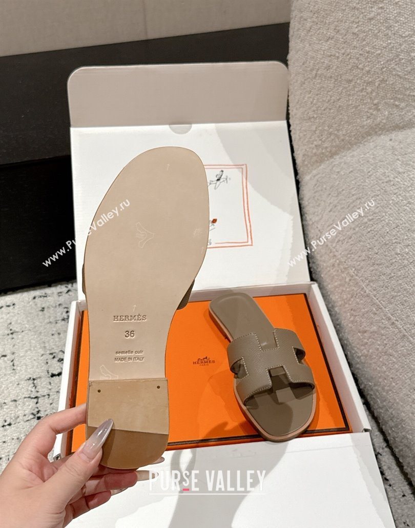 Hermes Classic Oran Flat Slides Sandal in Palm-Grained Leather Grey 11 2025 0606 (MD-250606154)
