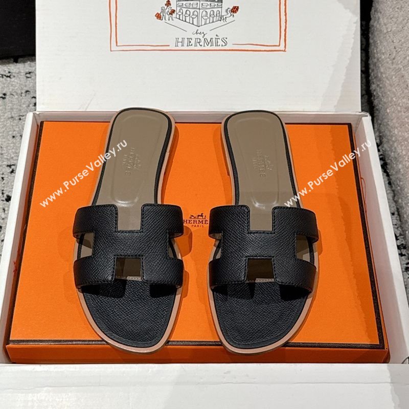 Hermes Classic Oran Flat Slides Sandal in Palm-Grained Leather Black 13 2025 0606 (MD-250606156)