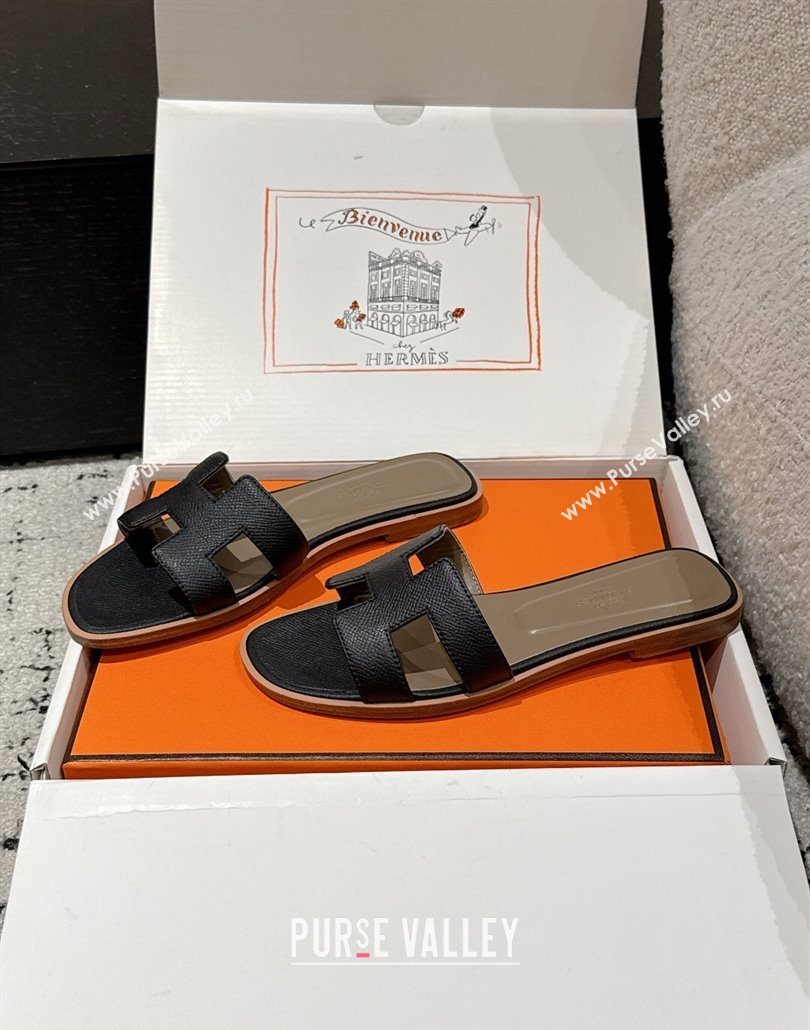 Hermes Classic Oran Flat Slides Sandal in Palm-Grained Leather Black 13 2025 0606 (MD-250606156)