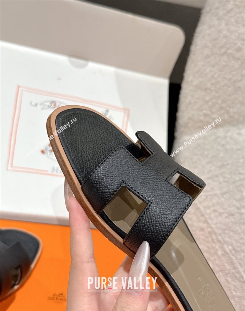 Hermes Classic Oran Flat Slides Sandal in Palm-Grained Leather Black 13 2025 0606 (MD-250606156)