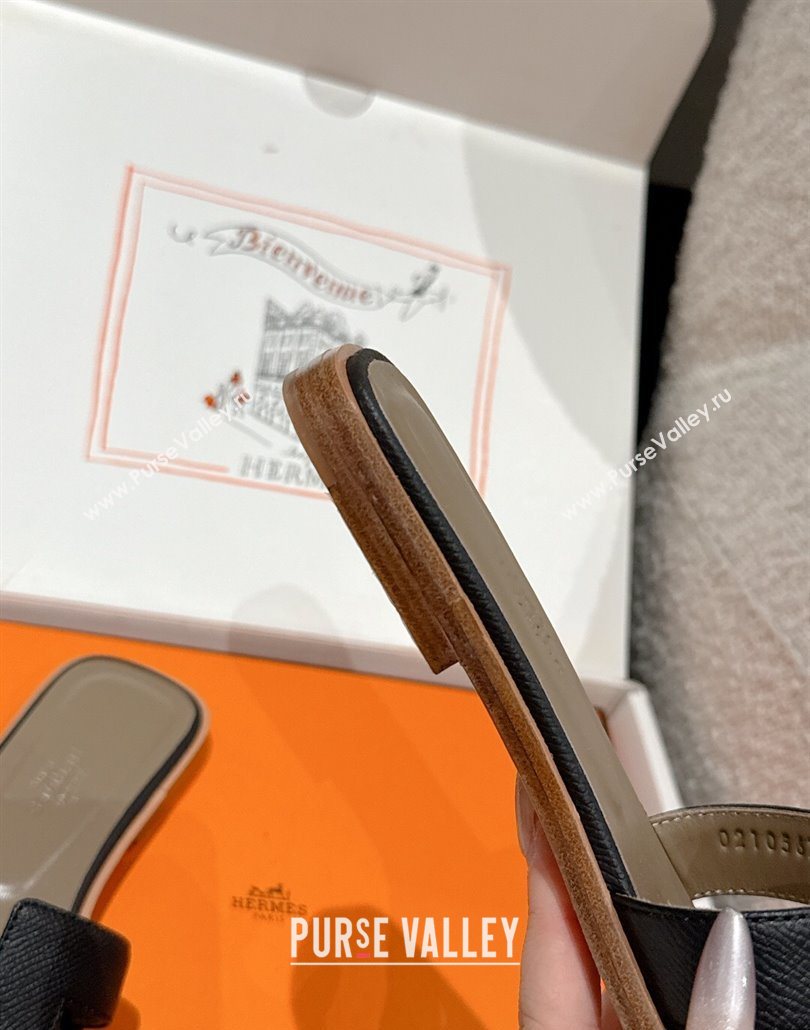 Hermes Classic Oran Flat Slides Sandal in Palm-Grained Leather Black 13 2025 0606 (MD-250606156)
