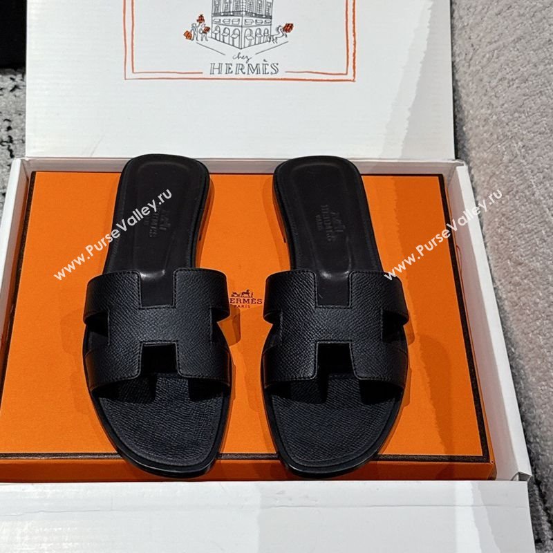 Hermes Classic Oran Flat Slides Sandal in Palm-Grained Leather Black 15 2025 0606 (MD-250606158)