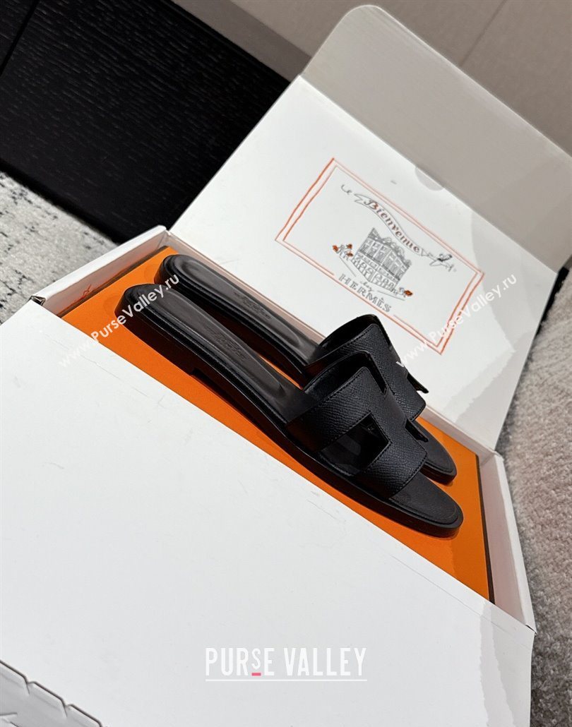 Hermes Classic Oran Flat Slides Sandal in Palm-Grained Leather Black 15 2025 0606 (MD-250606158)