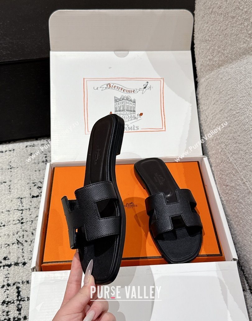 Hermes Classic Oran Flat Slides Sandal in Palm-Grained Leather Black 15 2025 0606 (MD-250606158)