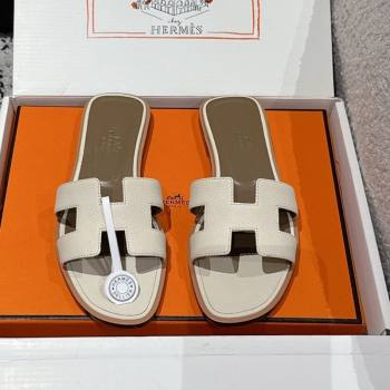 Hermes Classic Oran Flat Slides Sandal in Palm-Grained Leather White 17 2025 0606 (MD-250606161)