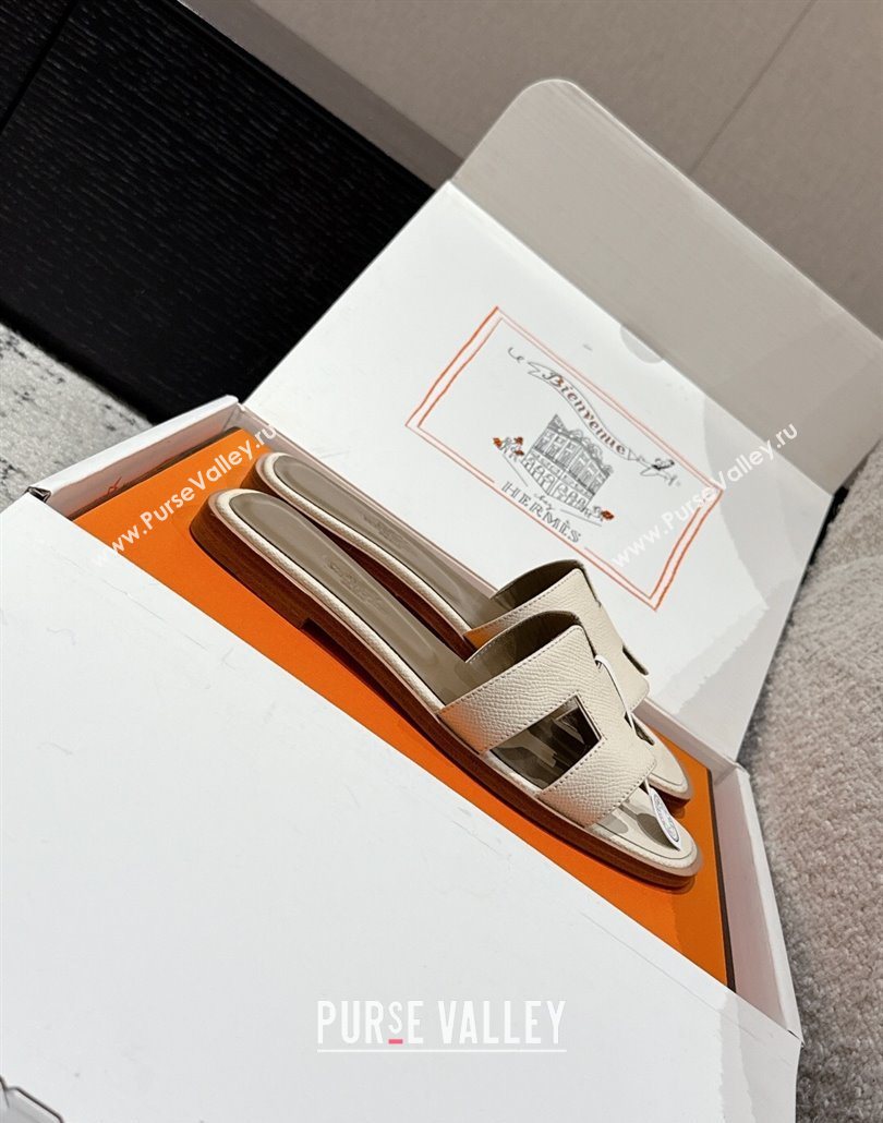 Hermes Classic Oran Flat Slides Sandal in Palm-Grained Leather White 17 2025 0606 (MD-250606161)