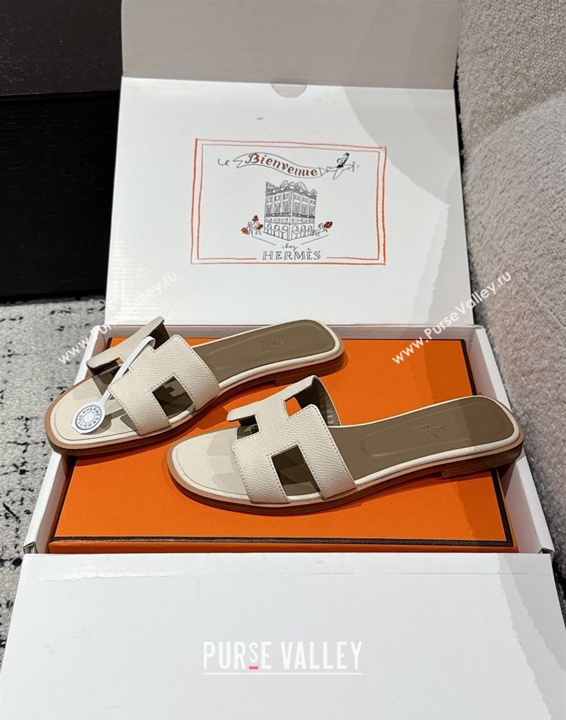 Hermes Classic Oran Flat Slides Sandal in Palm-Grained Leather White 17 2025 0606 (MD-250606161)