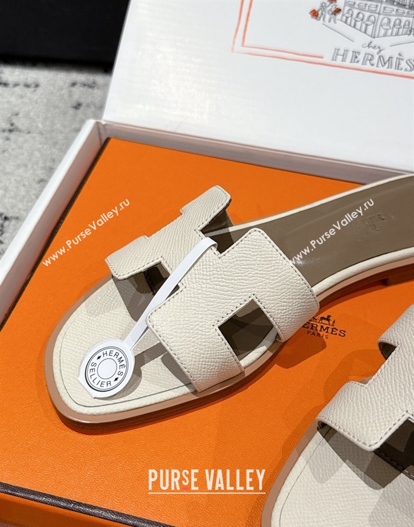 Hermes Classic Oran Flat Slides Sandal in Palm-Grained Leather White 17 2025 0606 (MD-250606161)