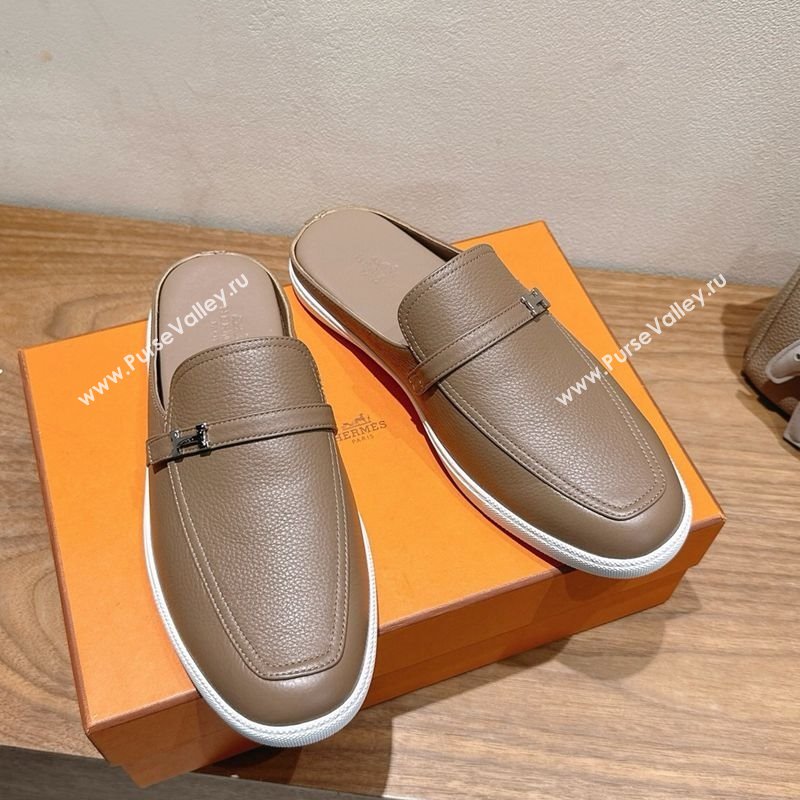 Hermes Likely Flat Mules in Grained Calfskin with Mini H Buckle Grey 2025 H252805 (XC-250708043)