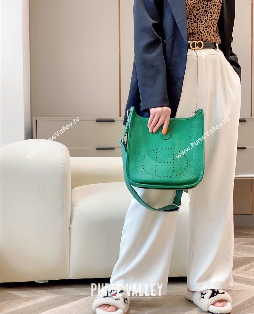 Hermes Evelyne Bag 29cm in Togo Calfskin Leather Emerald Green 2025 (FL-250808125)