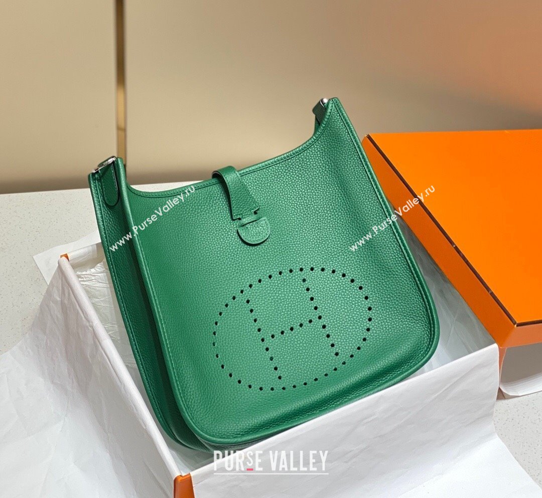 Hermes Evelyne Bag 29cm in Togo Calfskin Leather Emerald Green 2025 (FL-250808125)
