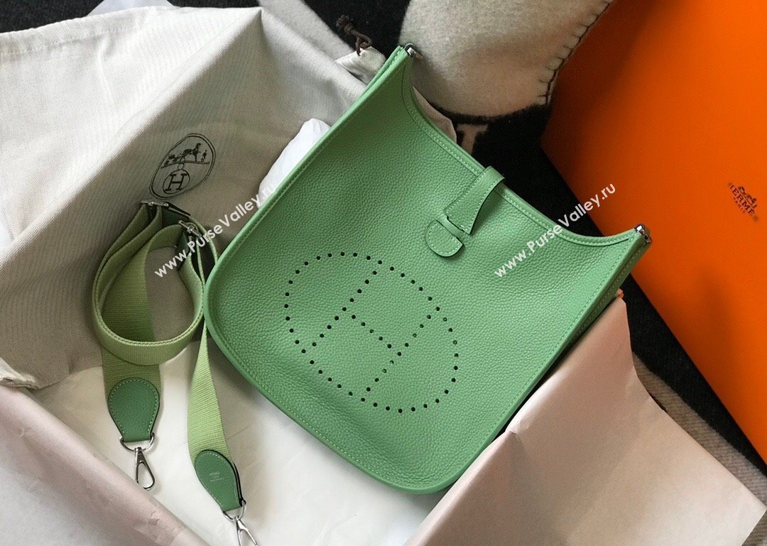 Hermes Evelyne Bag 29cm in Togo Calfskin Leather Avocado Green 2025 (FL-250808136)