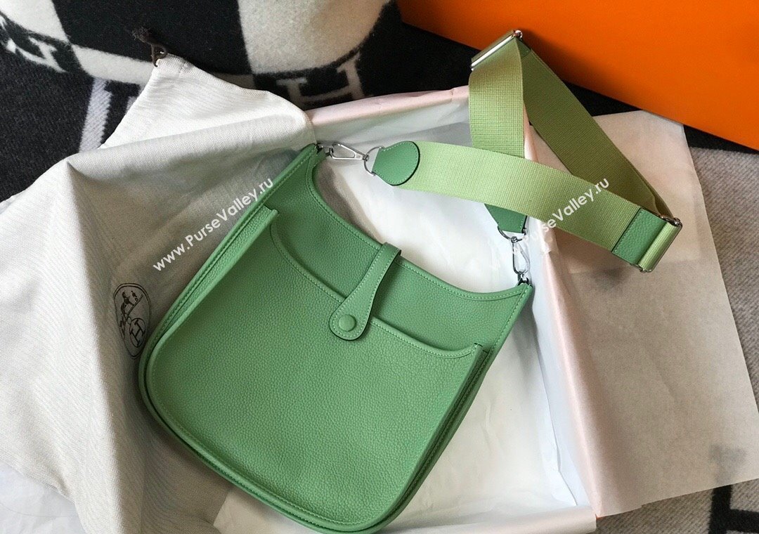 Hermes Evelyne Bag 29cm in Togo Calfskin Leather Avocado Green 2025 (FL-250808136)