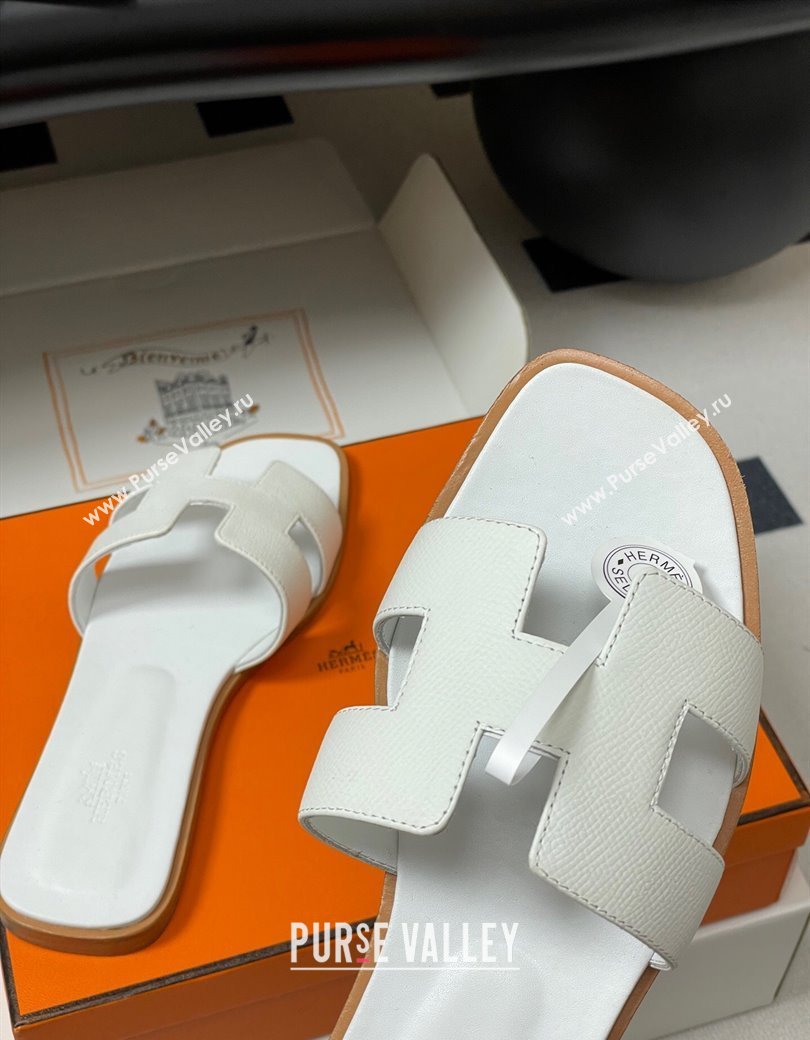 Hermes Oran Classic Flat Slides Sandal in Palm-Grained Calfskin White 2025 0819 (MD-250819001)